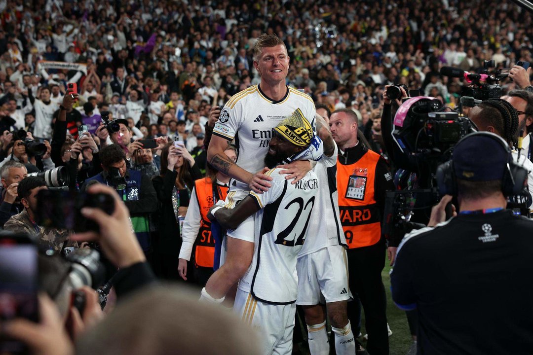 Los jugadores alemanes Toni Kroos y Antonio Rudiger. EFE/EPA/ADAM VAUGHAN