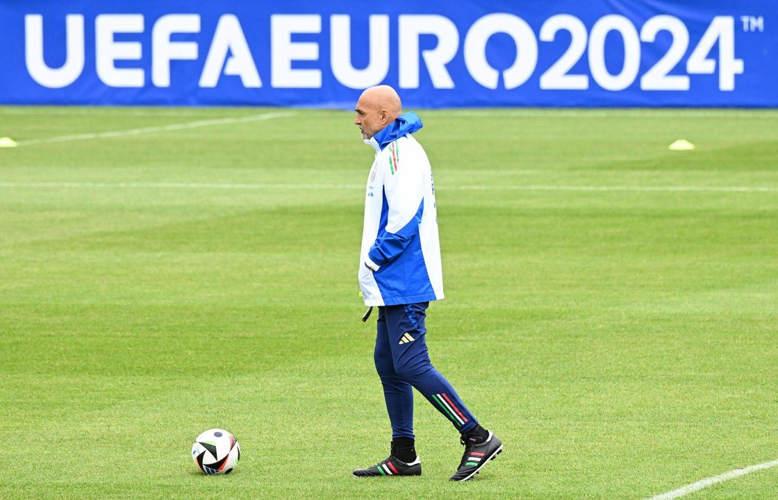 El seleccionador italiano Luciano Spalletti durante un entrenamiento el pasado día 12. EFE/EPA/Daniel Dal Zennaro