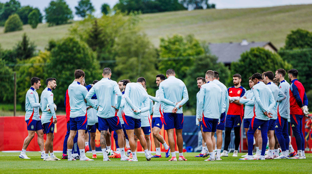 Entrenamiento de la selección española de fútbol en Der Öschberghof, el campo base de España en la Eurocopa, situado en la localidad alemana de Donaueschingen. España debuta mañana, sábado 15 de junio, ante Croacia en la Eurocopa 2024. EFE/ Pablo García/RFEF