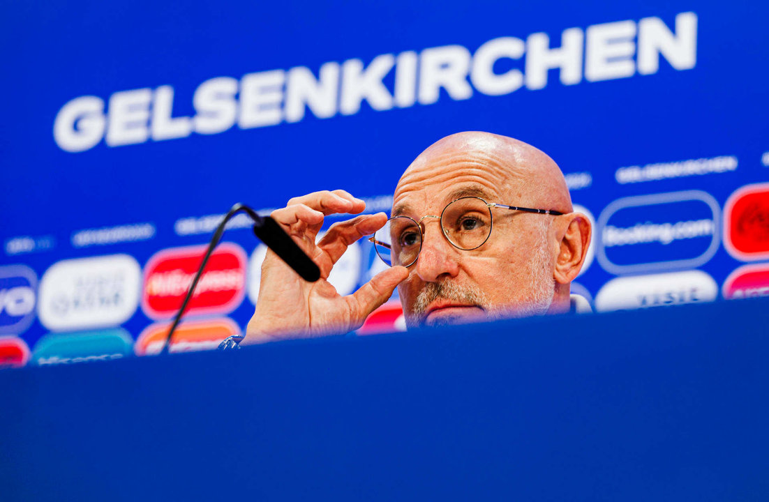 El seleccionador español, Luis de la Fuente, durante la rueda de prensa ofrecida en Gelsenkirchen este miércoles, víspera del segundo partido de la fase de grupos de la Eurocopa ante Italia. EFE/ RFEF