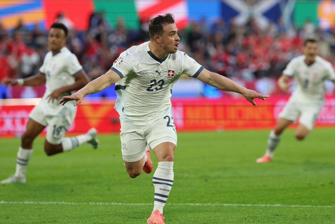 Xherdan Shaqiri celebra el 1-1 durante el partido del grupo A que han jugado Esocia y Suiza en Colonia, Alemania. EFE/EPA/FRIEDEMANN VOGEL