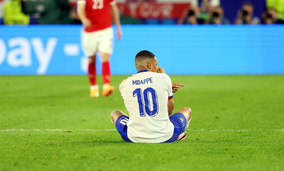 Kylian Mbappe durante el partido ante Austria en el que se fracturó la nariz. EFE/EPA/FRIEDEMANN VOGEL