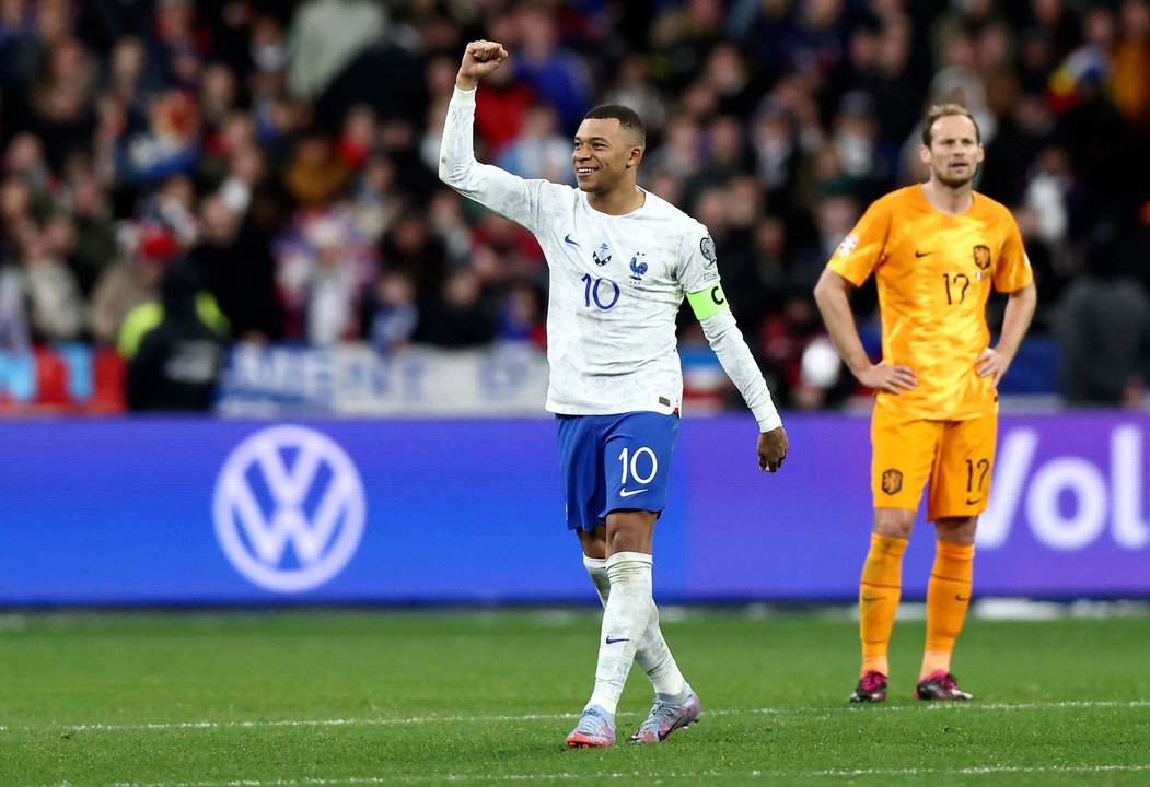 Ninguna selección ha padecido tantos goles de Kylian Mbappé como Países Bajos; en la imagen en marzo de 2023 el francés celebra un gol ante su rival favorito en foto d archivo de MOHAMMED BADRA. EFE/EPA/