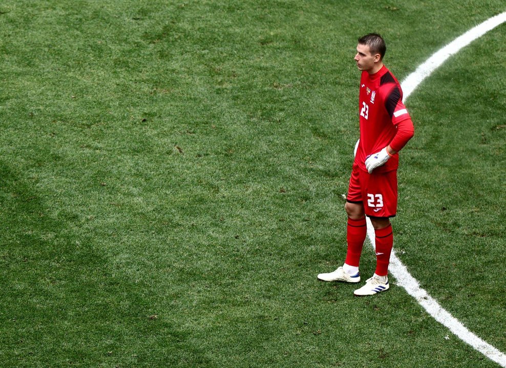 Andriy Lunin, portero de Ucrania, durante el partido ante Rumania. EFE/EPA/ANNA SZILAGYI