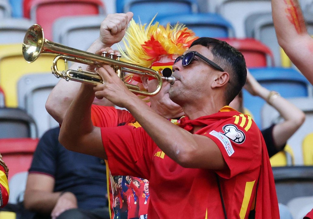 Los seguidores de la selección española en Düsseldorf, Alemania. EFE/EPA/FRIEDEMANN VOGEL