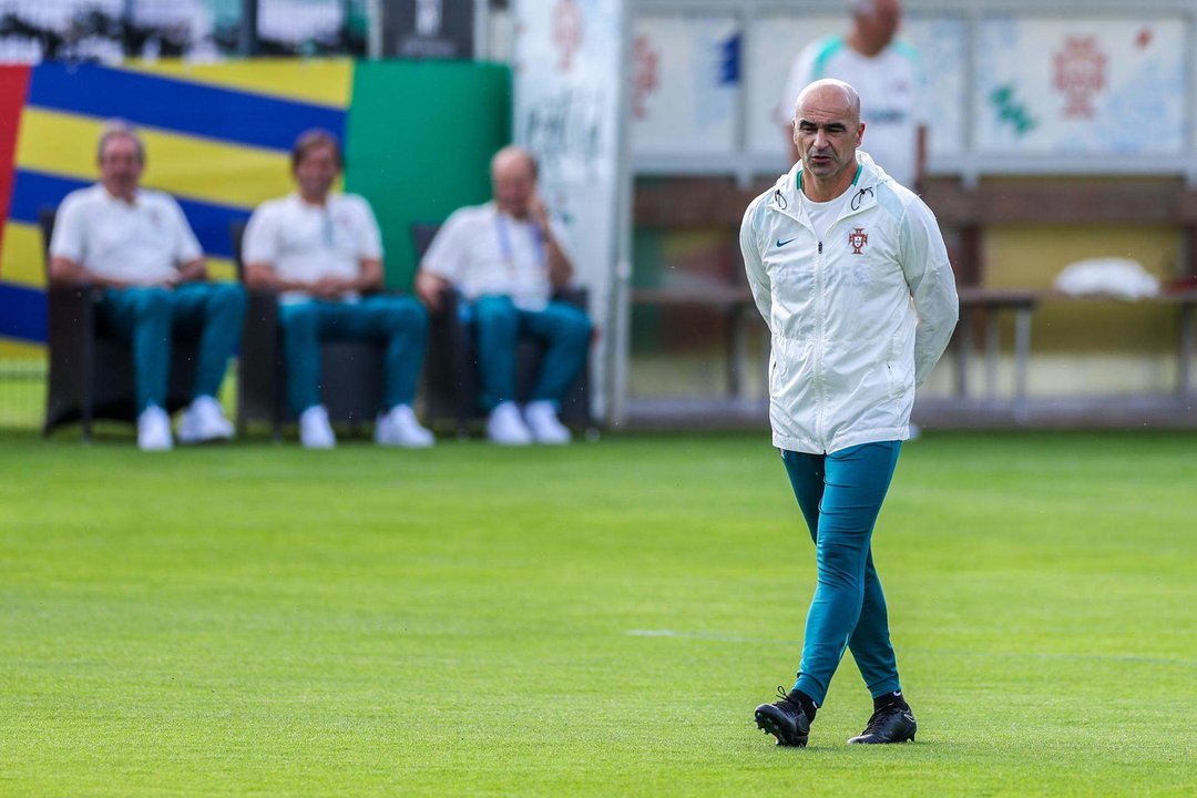 El seleccionador de Portugal Roberto Martinez, durante el entrenamiento. EFE/EPA/MIGUEL A. LOPES