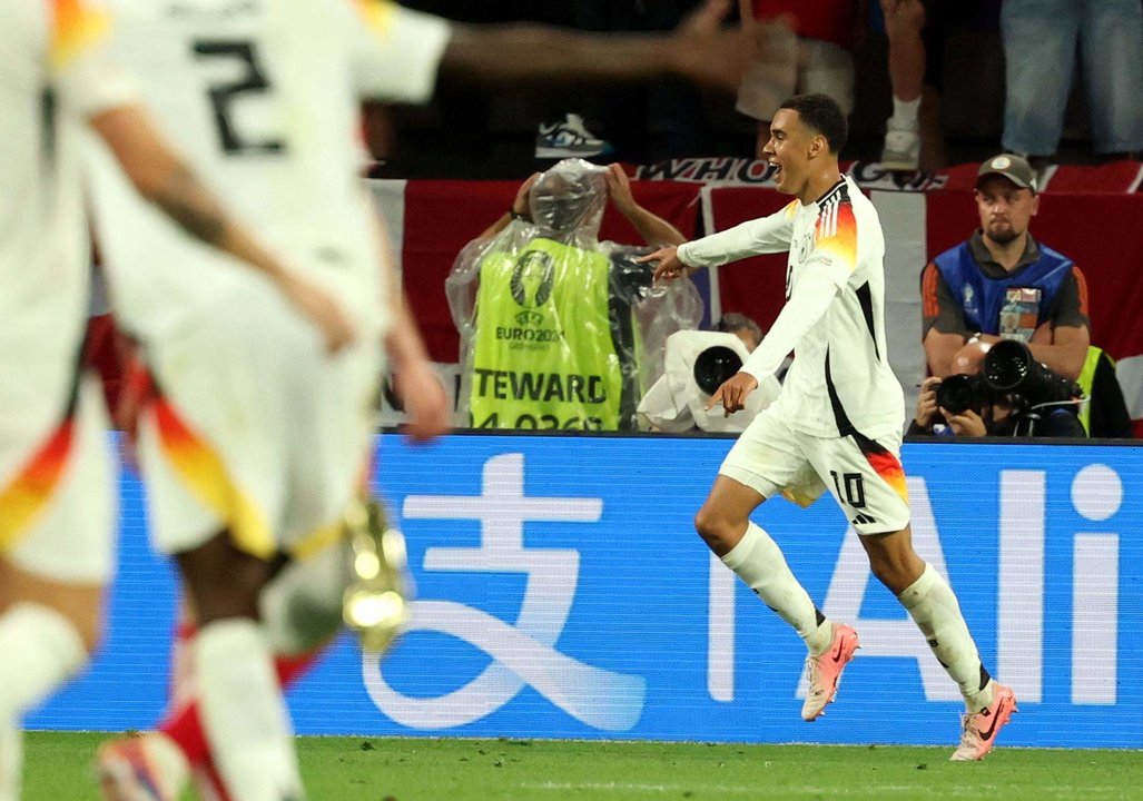 Jamal Musiala durante el partido de octavos que han jugado Alemania y Dinamarca en Dortmund, Alemania.EFE/EPA/FRIEDEMANN VOGEL