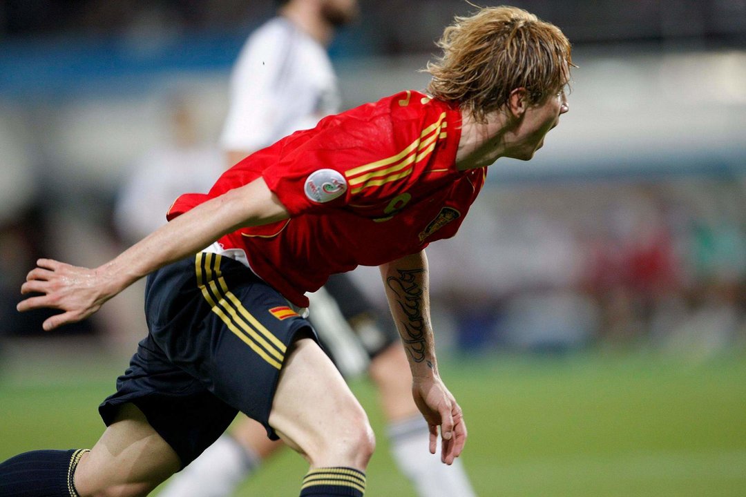 El jugador español Fernando Torres celebra el primer gol conseguido durante la final de la Eurocopa 2008 que disputaron frente a Alemania en el estadio Ernst Happel de Viena, Austria, el 29 de junio de 2008. EFE/GEORGI LICOVSKI