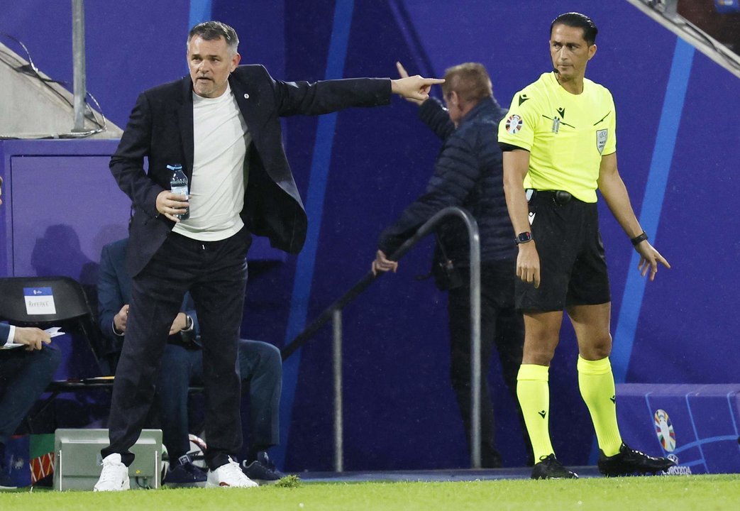 Willy Sagnol (L), entrenador de Georgia en la UEFA EURO 2024. EFE/EPA/ROBERT GHEMENT