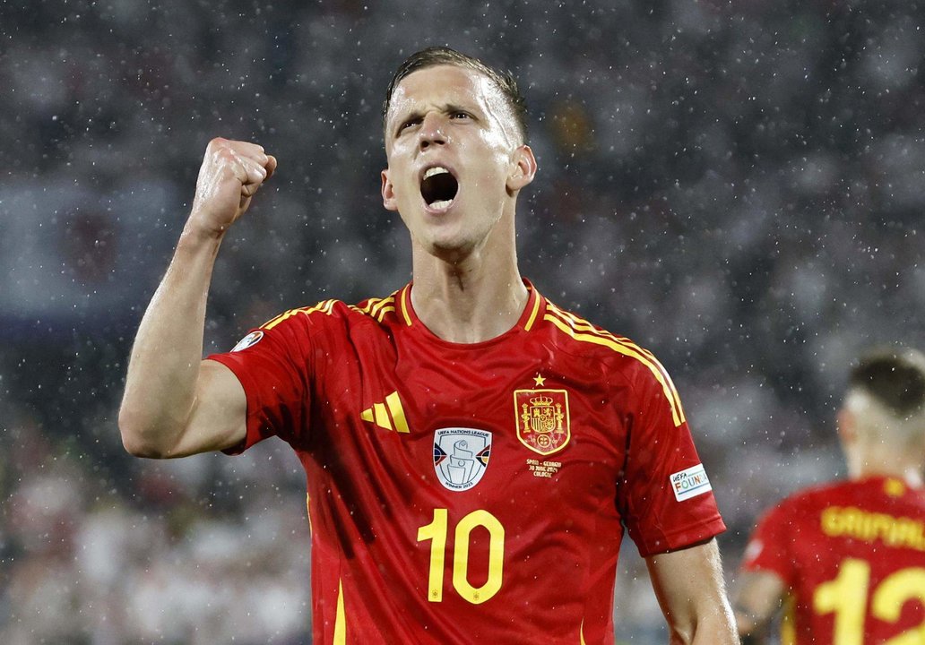 El delantero Dani Olmo celebra el 4-1 durante el partido de octavos de la Eurocopa que jugaron España y Georgia en Colonia, Alemania. EFE/EPA/ROBERT GHEMENT