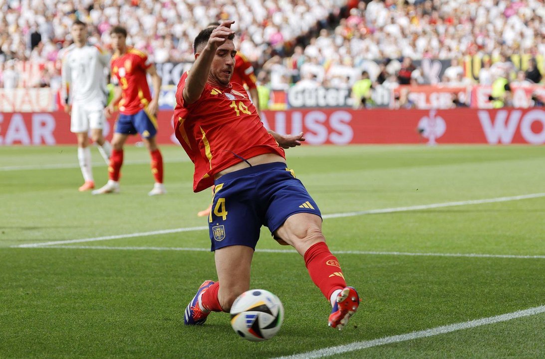 El central Aymeric Laporte en acción durante el partido de la Eurocopa 2024 de cuartos jugado en Stuttgart (Alemania). EFE/EPA/RONALD WITTEK