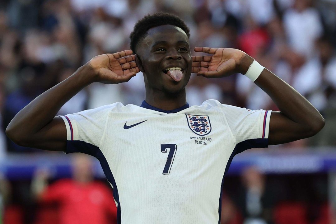 Bukayo Saka, futbolista de la selección de Inglaterra, celebra su gol en Dusseldorf, Alemania, EFE/EPA/GEORGI LICOVSKI