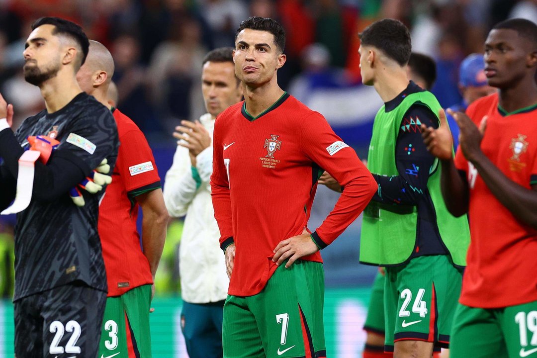 Cristiano Ronaldo, delantero de Portuga, tras caer Portugal. EFE/EPA/FILIP SINGER